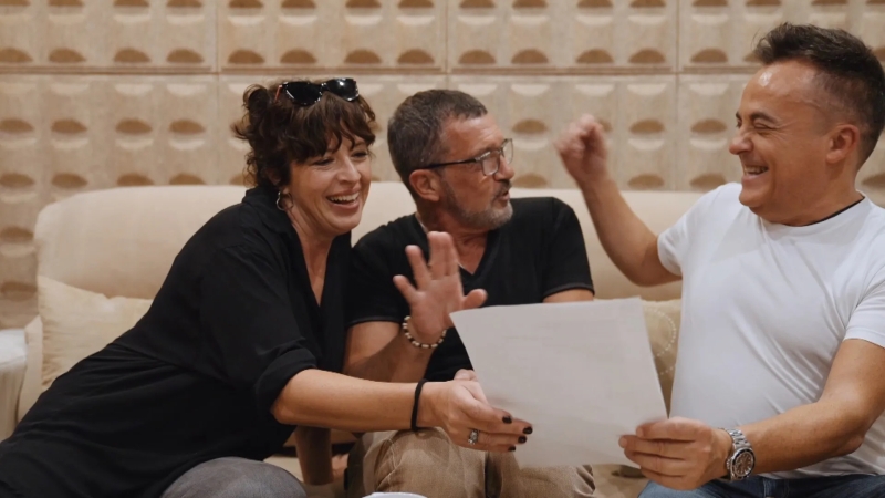 Vídeo: Antonio Banderas y Marta Ribera cantan 'Aquest eclipsi del cor' 