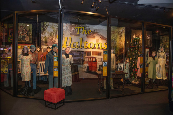 Photos: Leonard Maltin Emcees THE WALTONS Cast 50th Anniversary Reunion at The Hollywood Museum 
