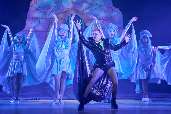 Photos: First Look at MOTHER GOOSE at Hackney Empire Image