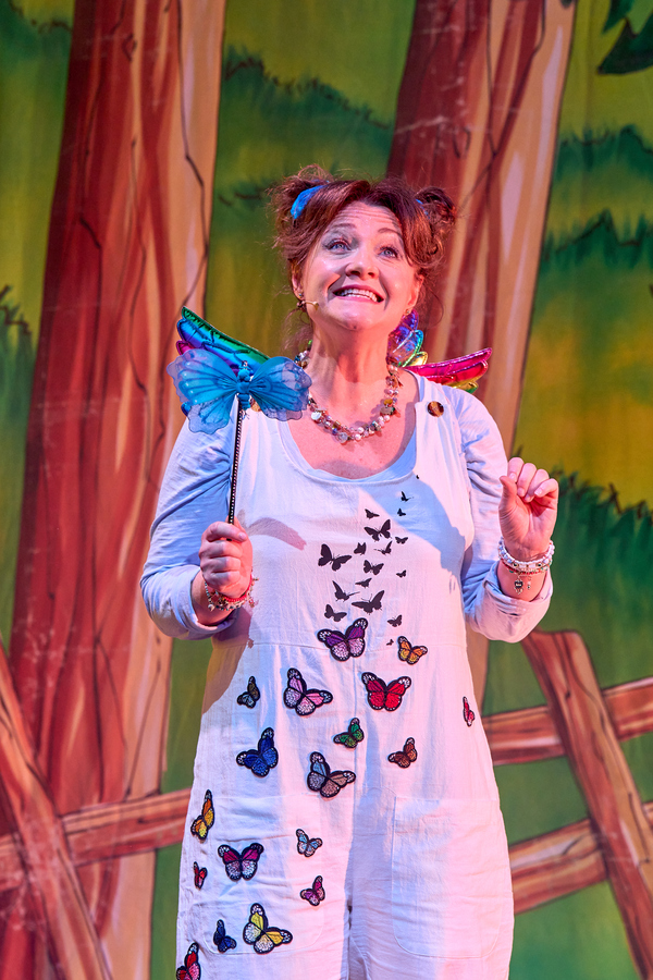 Photos: First Look at MOTHER GOOSE at Hackney Empire Image