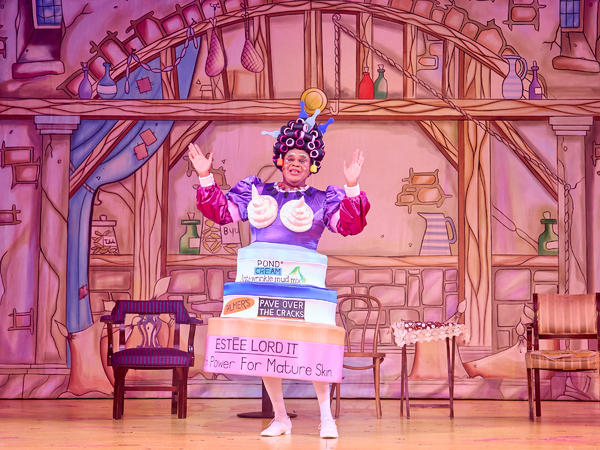 Photos: First Look at MOTHER GOOSE at Hackney Empire Image