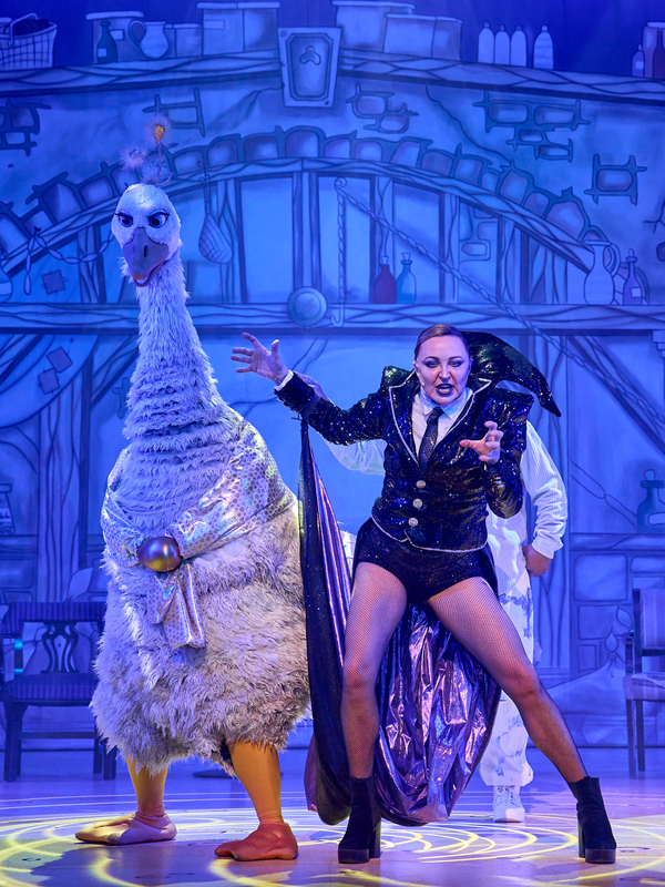 Photos: First Look at MOTHER GOOSE at Hackney Empire Image