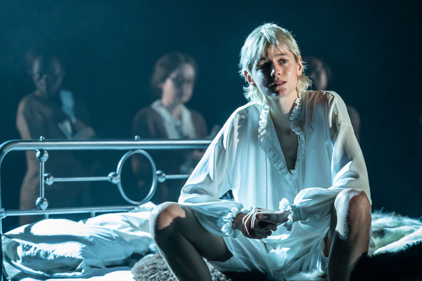 Photos: First Look at Emma Corrin in MGC's ORLANDO at the Garrick Theatre 