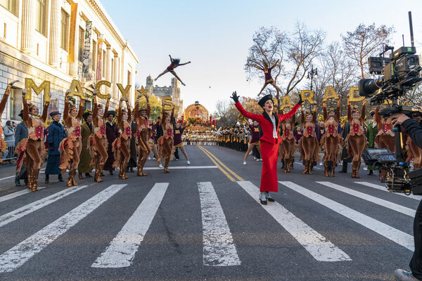 Photos: Broadway Comes to the Macy's Thanksgiving Day Parade Image