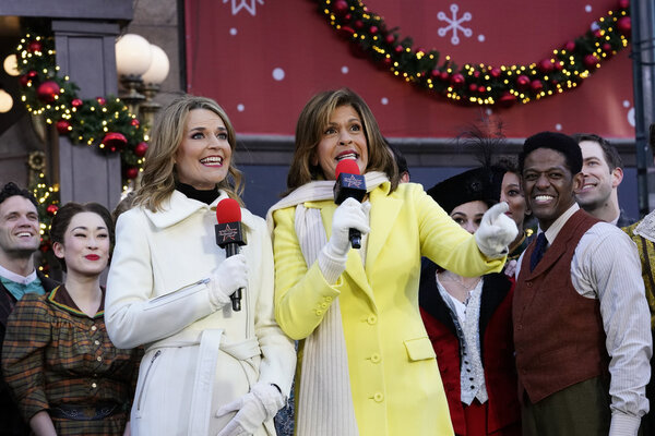 Photos: Broadway Comes to the Macy's Thanksgiving Day Parade Image