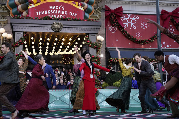 Photos: Broadway Comes to the Macy's Thanksgiving Day Parade Image