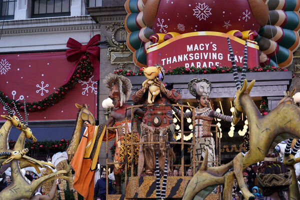 Photos: Broadway Comes to the Macy's Thanksgiving Day Parade Image