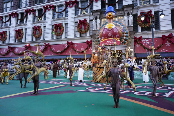 Photos: Broadway Comes to the Macy's Thanksgiving Day Parade Image