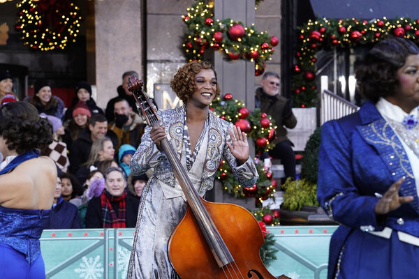 Photos: Broadway Comes to the Macy's Thanksgiving Day Parade Image
