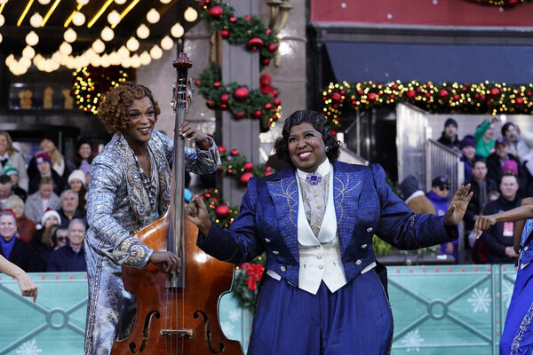 Photos: Broadway Comes to the Macy's Thanksgiving Day Parade Image