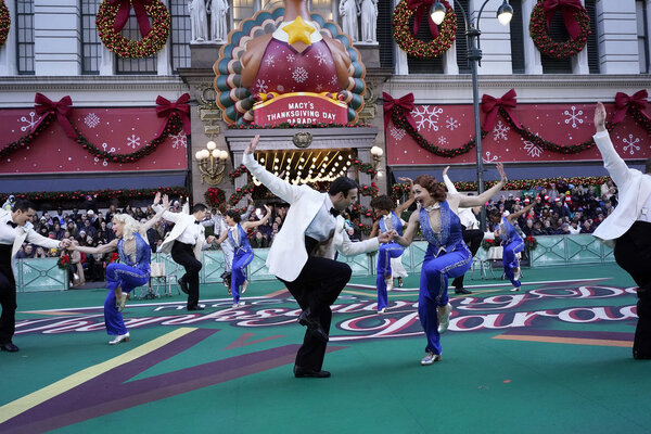 Photos: Broadway Comes to the Macy's Thanksgiving Day Parade Image
