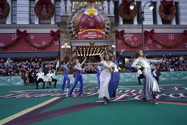 Photos: Broadway Comes to the Macy's Thanksgiving Day Parade Image