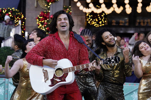 Photos: Broadway Comes to the Macy's Thanksgiving Day Parade Image