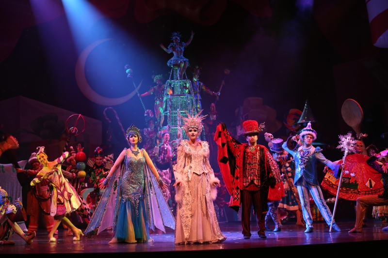 Review: CIRQUE DREAMS HOLIDAZE at Orpheum Theater 