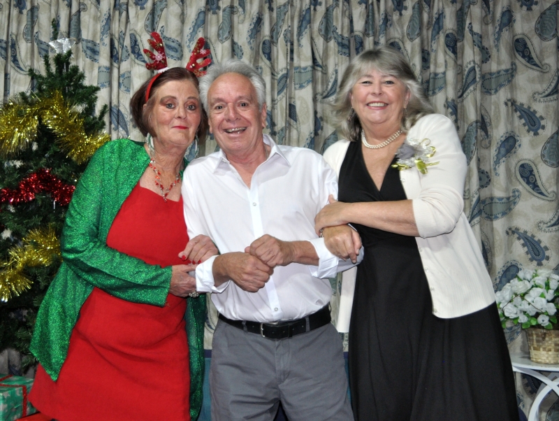 Review: LOVE AND MISTLETOE at Milnerton Playhouse Is a Fun Seasonal Comedy with Loads of Laughs 