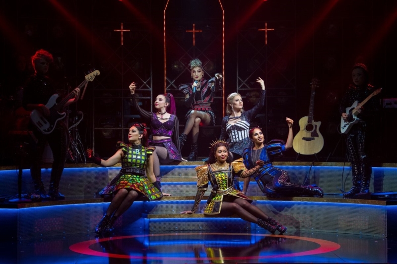 Review: SIX THE MUSICAL at Crown Theatre 