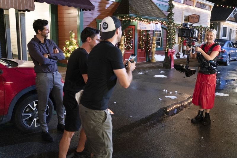 Interview: Amanda Kloots Talks Returning to Acting In FIT FOR CHRISTMAS Image