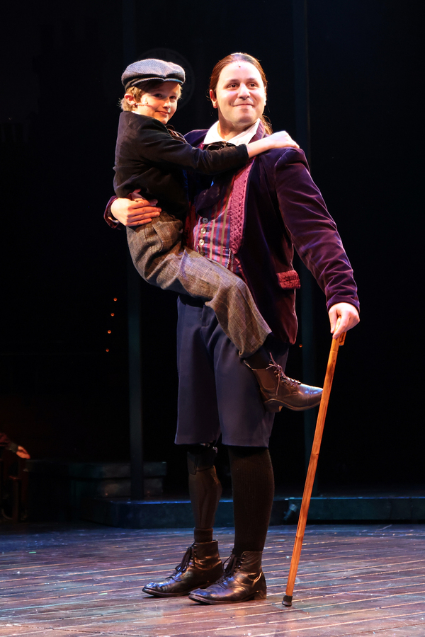 Photos: Get a First Look at A CHRISTMAS CAROL at North Shore Music Theatre Image