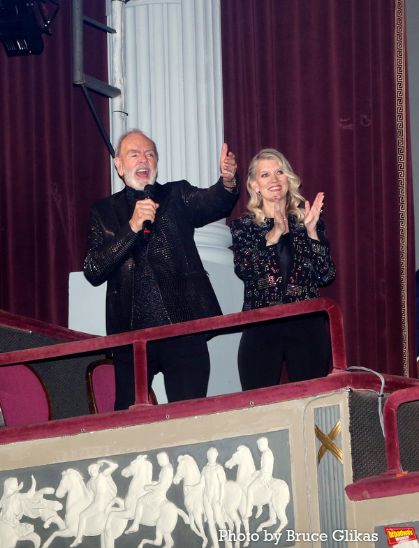 Photos: Neil Diamond Performs and Meets With the Cast at Opening Night of A BEAUTIFUL NOISE Image