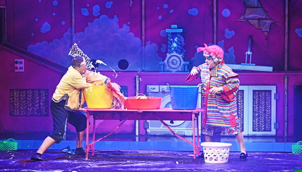 Photos & Video: First Look at ALADDIN Panto at Wolverhampton Grand Theatre Image