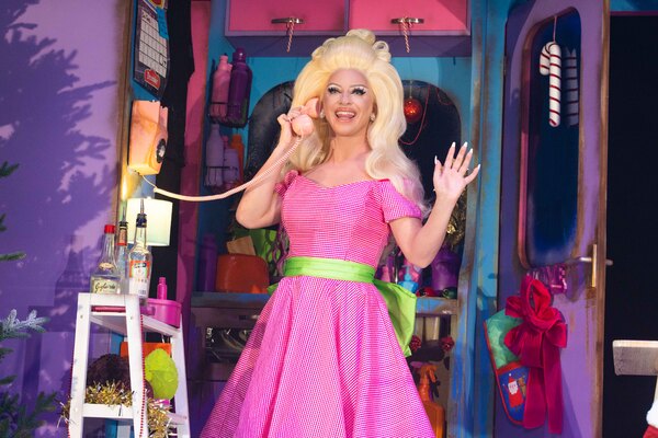 Photos/Video: First Look at Miz Cracker in WHO'S HOLIDAY Image