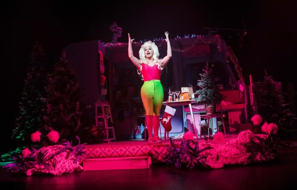 Photos/Video: First Look at Miz Cracker in WHO'S HOLIDAY Image