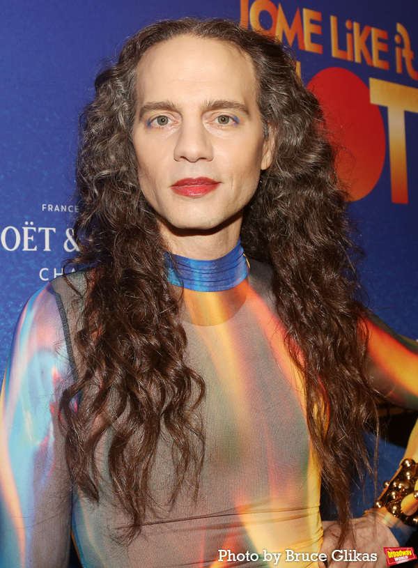 Photos: On the Red Carpet of SOME LIKE IT HOT Opening Night Image