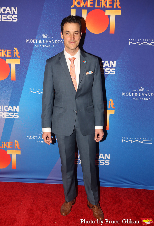 Photos: SOME LIKE IT HOT Cast Strikes a Pose on Opening Night Image