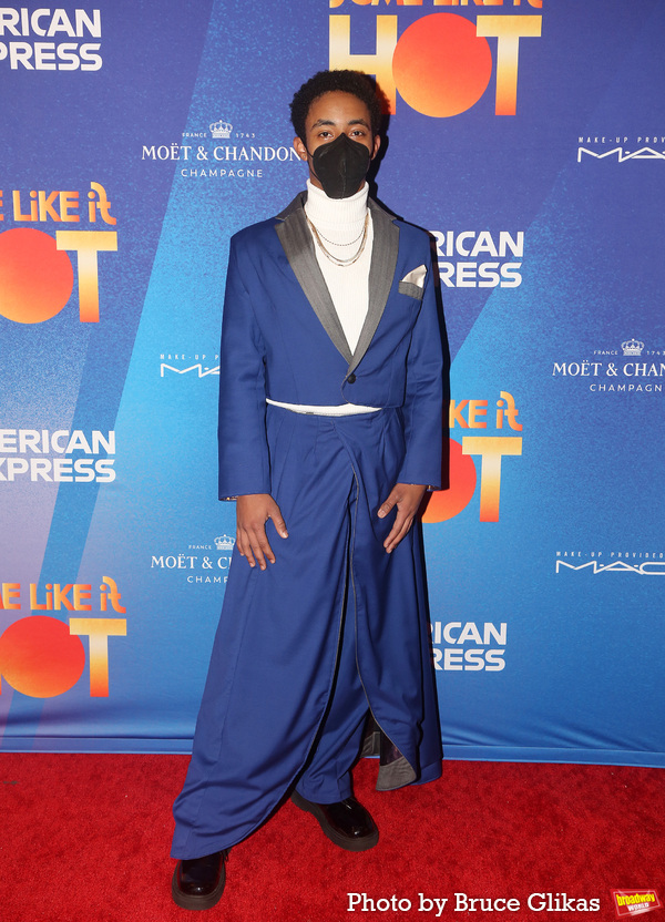 Photos: SOME LIKE IT HOT Cast Strikes a Pose on Opening Night Image