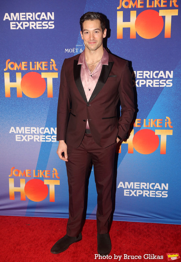 Photos: SOME LIKE IT HOT Cast Strikes a Pose on Opening Night Image