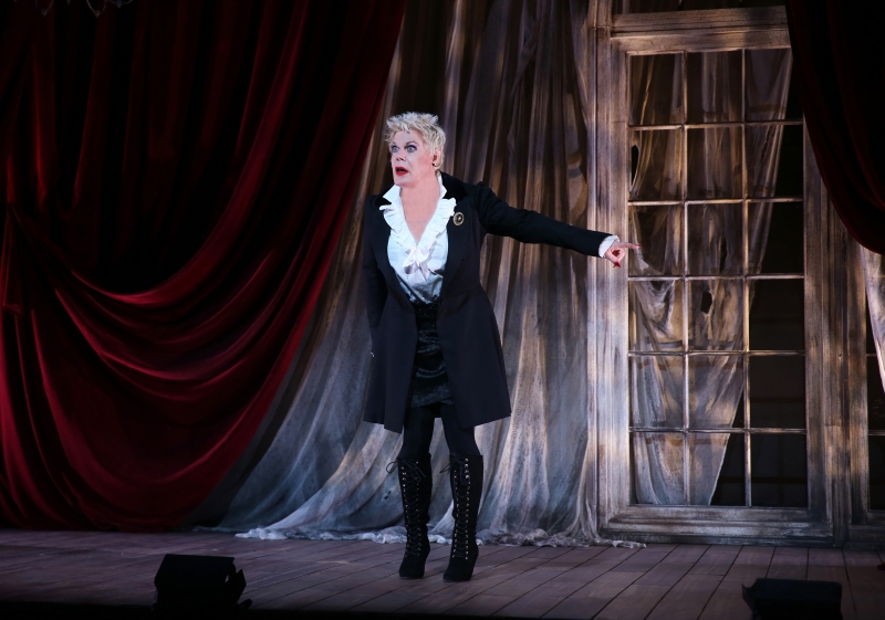 Extension Announced For Eddie Izzard In Charles Dickens' GREAT EXPECTATIONS; Plus New Photos! Image