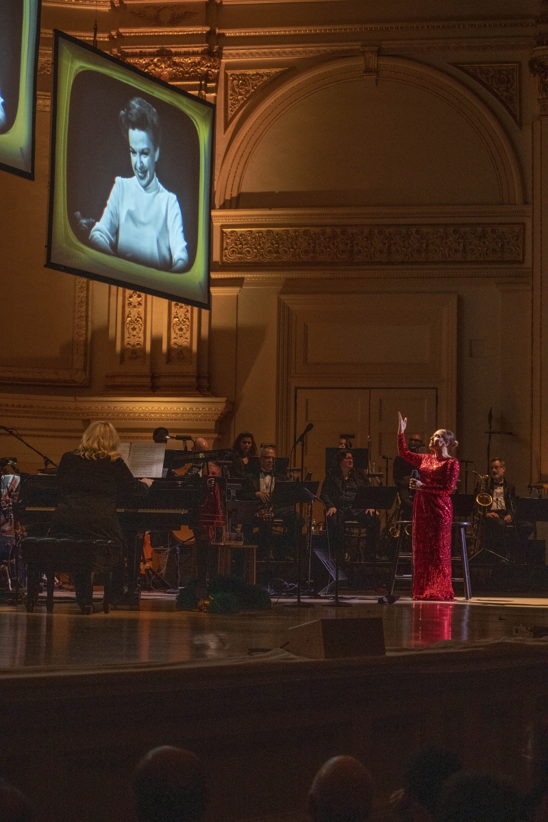 Review: Jessica Vosk GET HAPPY Gives Carnegie Hall A Merry Little Christmas 