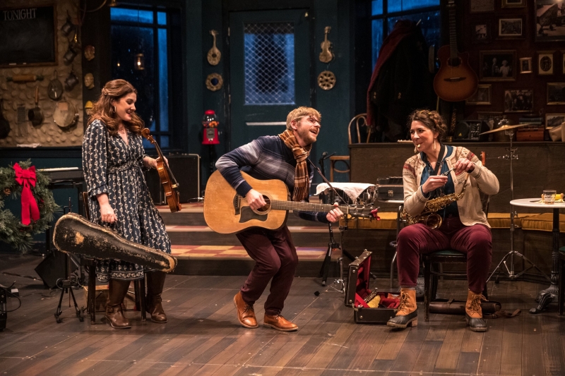 Review: CHRISTMAS AT THE LOCAL at Theatre Latte Da Image