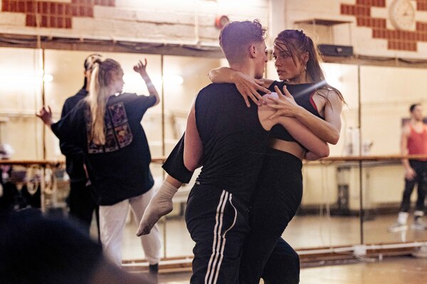 Photos: Go Inside Rehearsals for DIRTY DANCING in the West End Image
