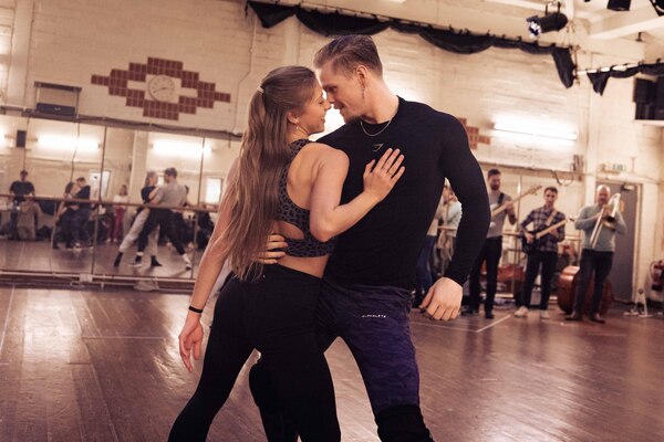 Photos: Go Inside Rehearsals for DIRTY DANCING in the West End Image