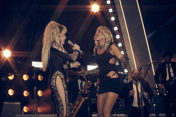 Dolly Parton and Miley Cyrus  Photo