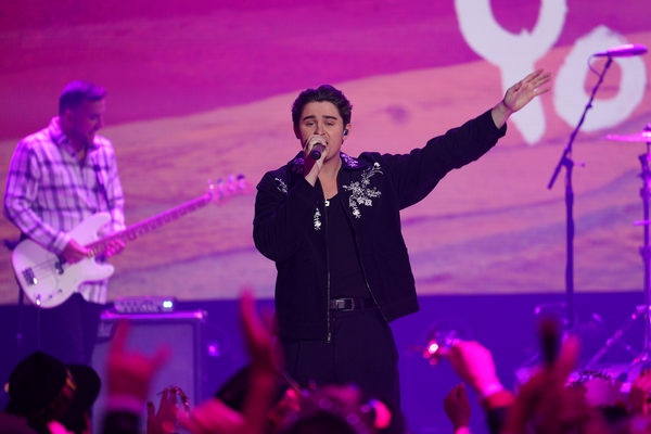 Photos: Ben Platt, Billy Porter & More Celebrate 2023 on NEW YEAR'S ROCKIN' EVE Image