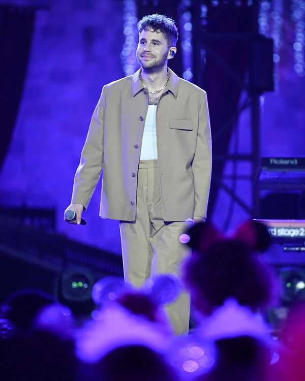 Photos: Ben Platt, Billy Porter & More Celebrate 2023 on NEW YEAR'S ROCKIN' EVE Image