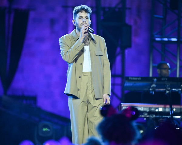 Photos: Ben Platt, Billy Porter & More Celebrate 2023 on NEW YEAR'S ROCKIN' EVE Image