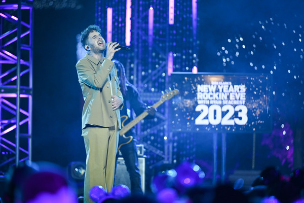 Photos: Ben Platt, Billy Porter & More Celebrate 2023 on NEW YEAR'S ROCKIN' EVE 