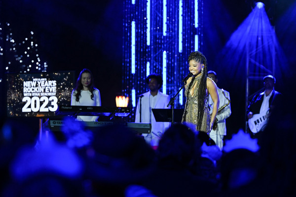 Photos: Ben Platt, Billy Porter & More Celebrate 2023 on NEW YEAR'S ROCKIN' EVE Image