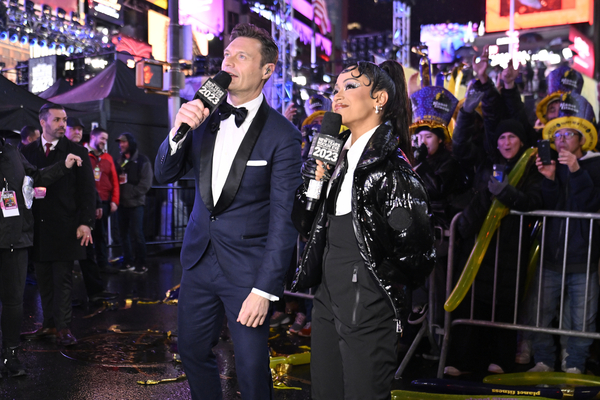 Photos: Ben Platt, Billy Porter & More Celebrate 2023 on NEW YEAR'S ROCKIN' EVE Image