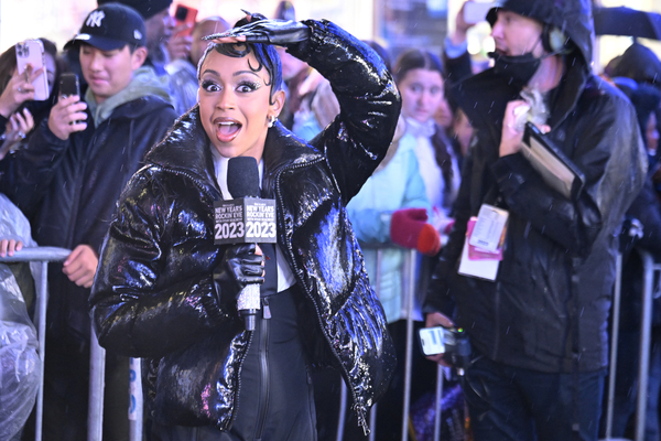 Photos: Ben Platt, Billy Porter & More Celebrate 2023 on NEW YEAR'S ROCKIN' EVE Image