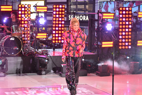 Photos: Ben Platt, Billy Porter & More Celebrate 2023 on NEW YEAR'S ROCKIN' EVE Image