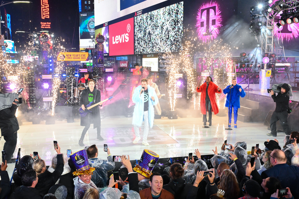 Photos: Ben Platt, Billy Porter & More Celebrate 2023 on NEW YEAR'S ROCKIN' EVE Image