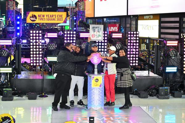 Photos: Ben Platt, Billy Porter & More Celebrate 2023 on NEW YEAR'S ROCKIN' EVE Image