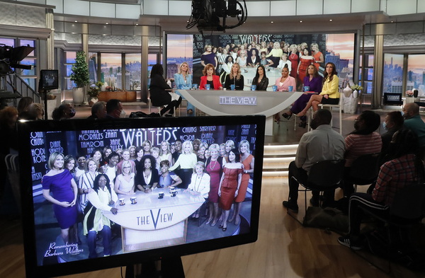 Photos: THE VIEW Co-Hosts Reunite to Honor Barbara Walters Image
