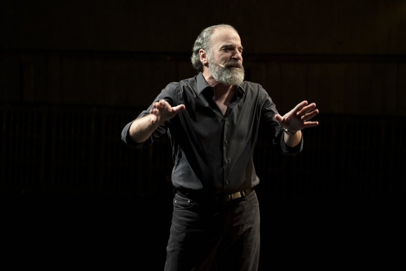 Interview: Mandy Patinkin Talks BEING ALIVE Concert Tour, Becoming a TikTok Star, If He'd Return to Broadway & More Image