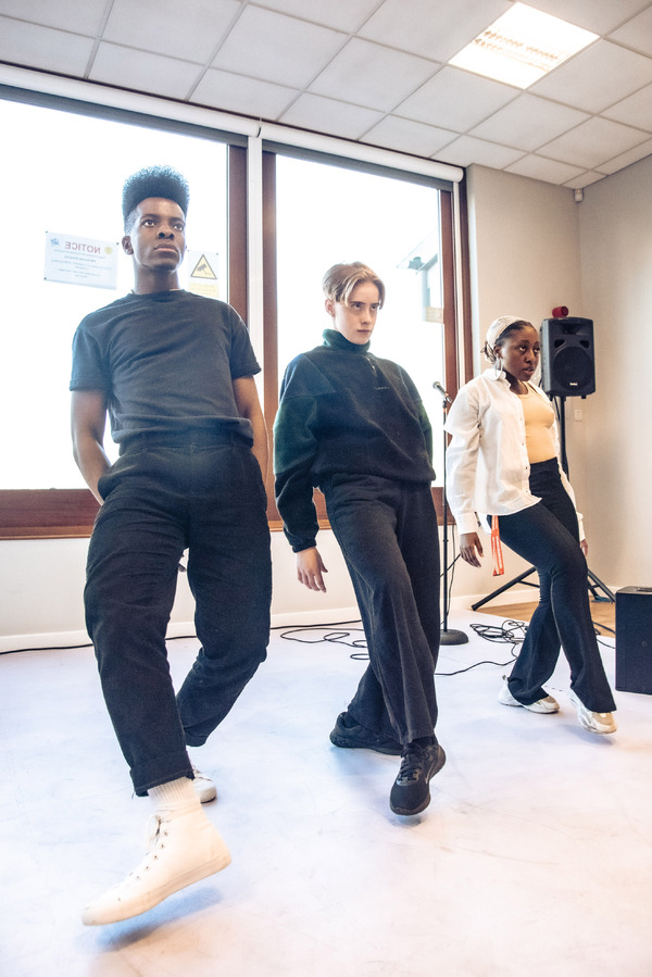 Photos: First Look at BIRDS AND BEES UK Tour in Rehearsal 