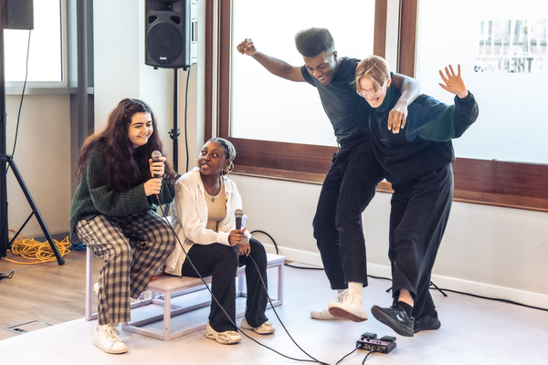 Photos: First Look at BIRDS AND BEES UK Tour in Rehearsal 